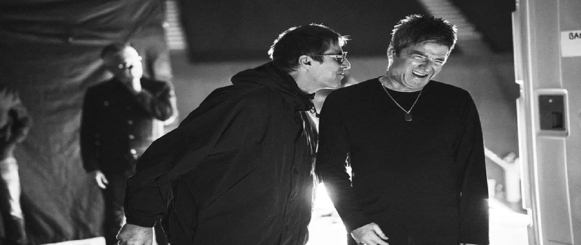 OASIS: DON�T LOOK BACK IN ANGER